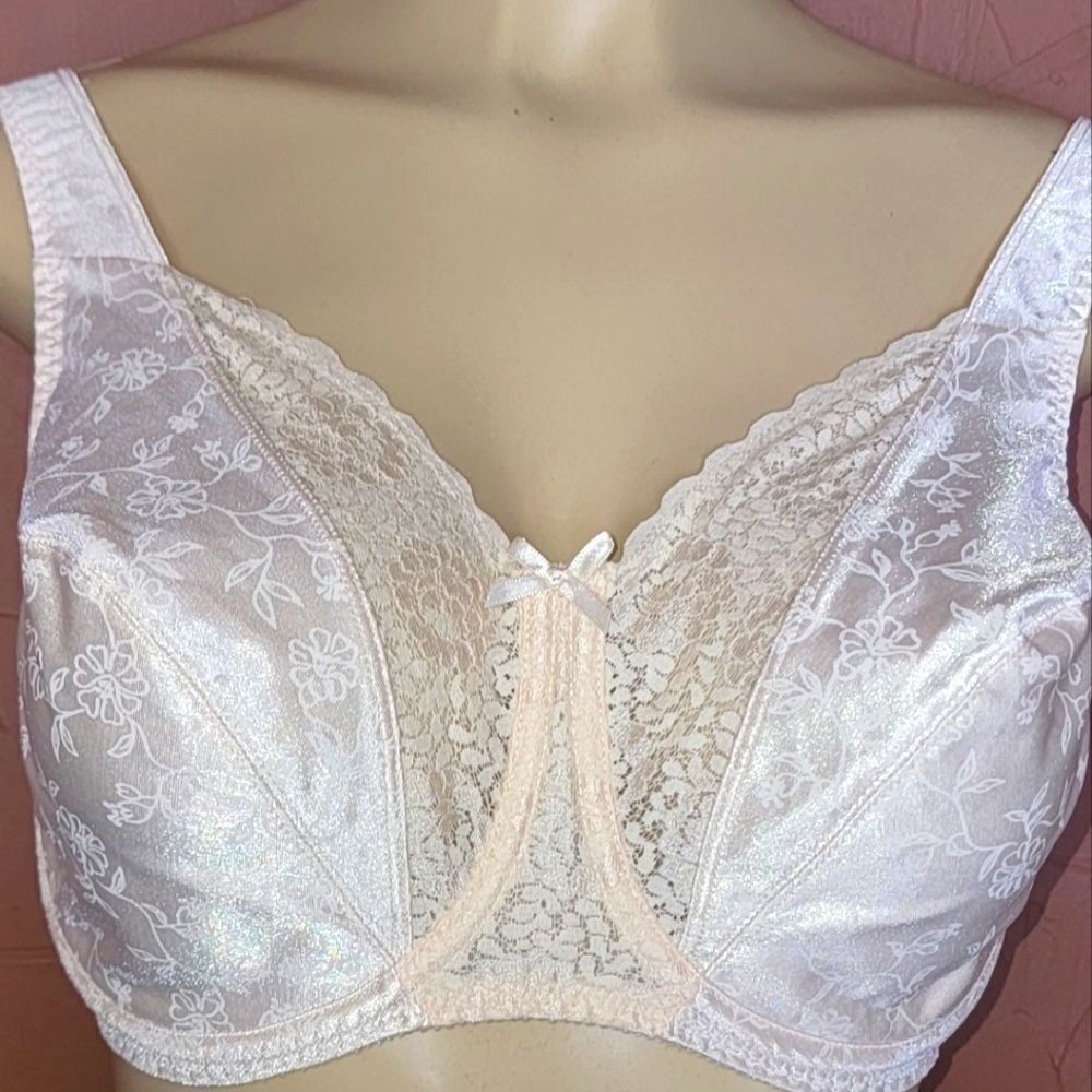 Playtex 36DD nude underwire bra